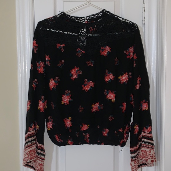 Floral blouse with bell sleeves. - Picture 1 of 3